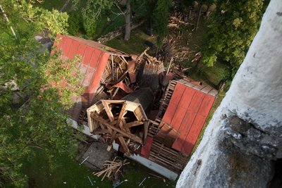 Üks lähiaja laastavamaid torme räsis 2010. aastal Väike-Maarjat ja rebis maha kiriku tornikiivri. Edaspidi peame nii ehituses kui ka kindlustuses selliseks ilmaks valmis olema.