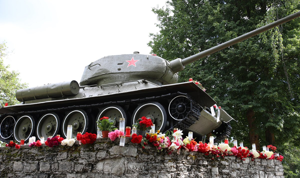 SÜNDMUSPAIK: Punaliputaja tabati Narva tanki monumendi juures.