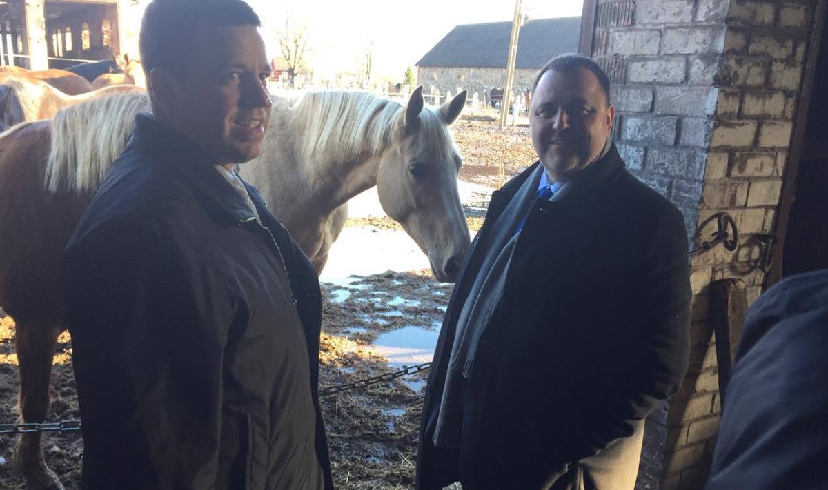 Peaminister Jüri Ratas ja rahandusminister Sven Sester nautisid möödunud pühapäeval hobuste seltskonda.