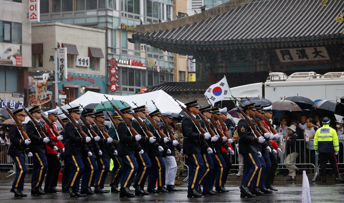 Sõdurid Lõuna-Korea paraadil
