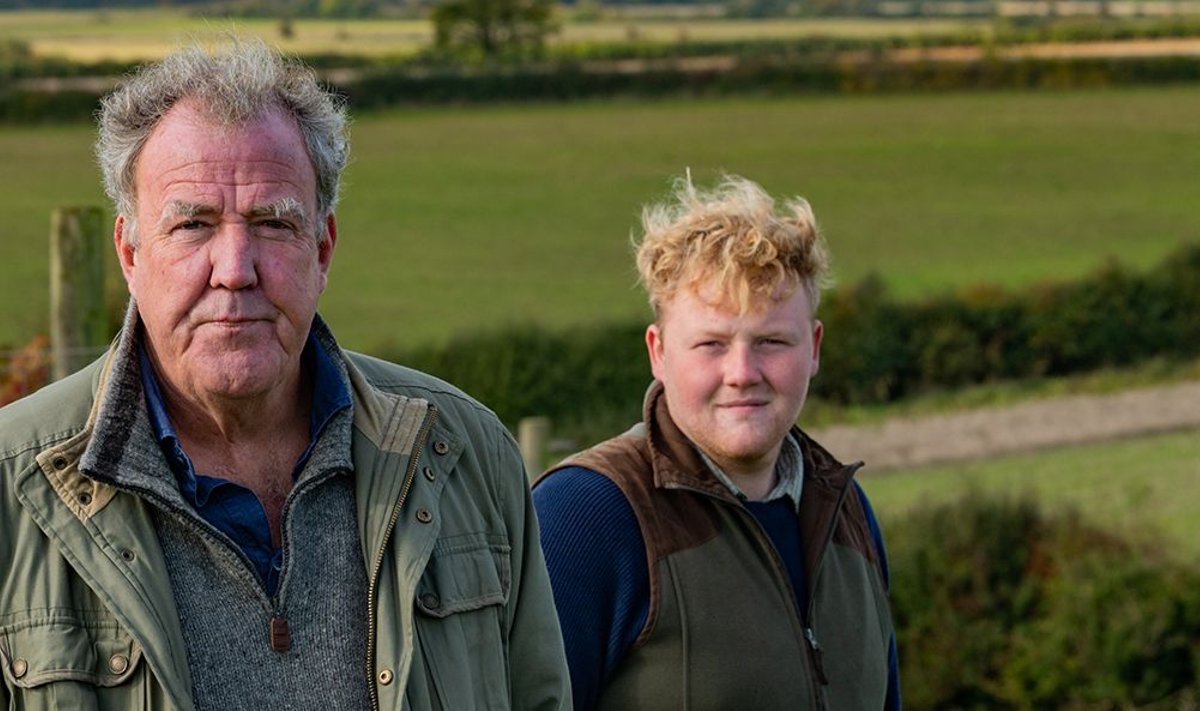 DIDDLY SQUATi FARMI RAHVAS: Telestaar Jeremy Clarkson ja tema farmisarja tõeline staar, noor põllumees Kaleb Cooper, kelle eeskujul tahavad sajad noored nüüd ka ise põllumeheks saada.