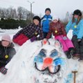 Lasteaia õuele kerkisid lumeskulptuurid