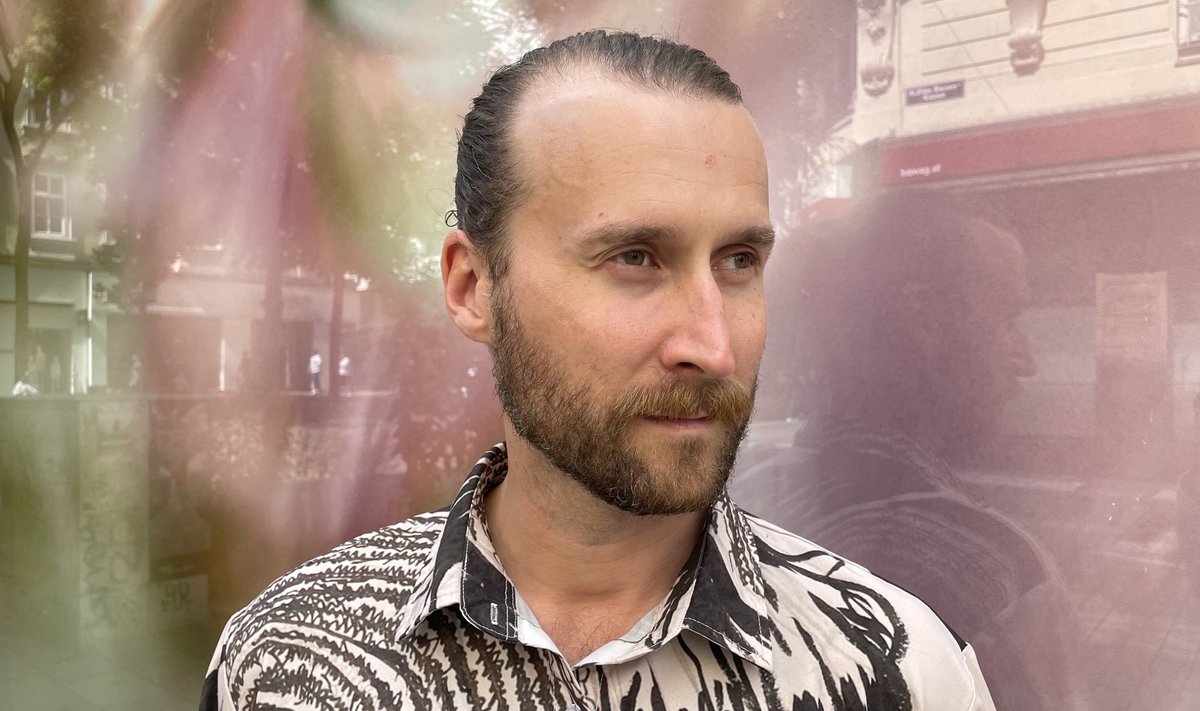 „Tallinnas on vähem üksteisega võistlemist kui näiteks New Yorgis, kuid kahjuks juhib kunsti ikkagi enamasti kapitalism,“ ütleb Tallinna fotokuu peanäituse kuraator Ilari Laamanen.