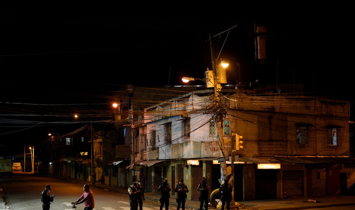 Ecuadori politsei Guayaquili tänaval.  