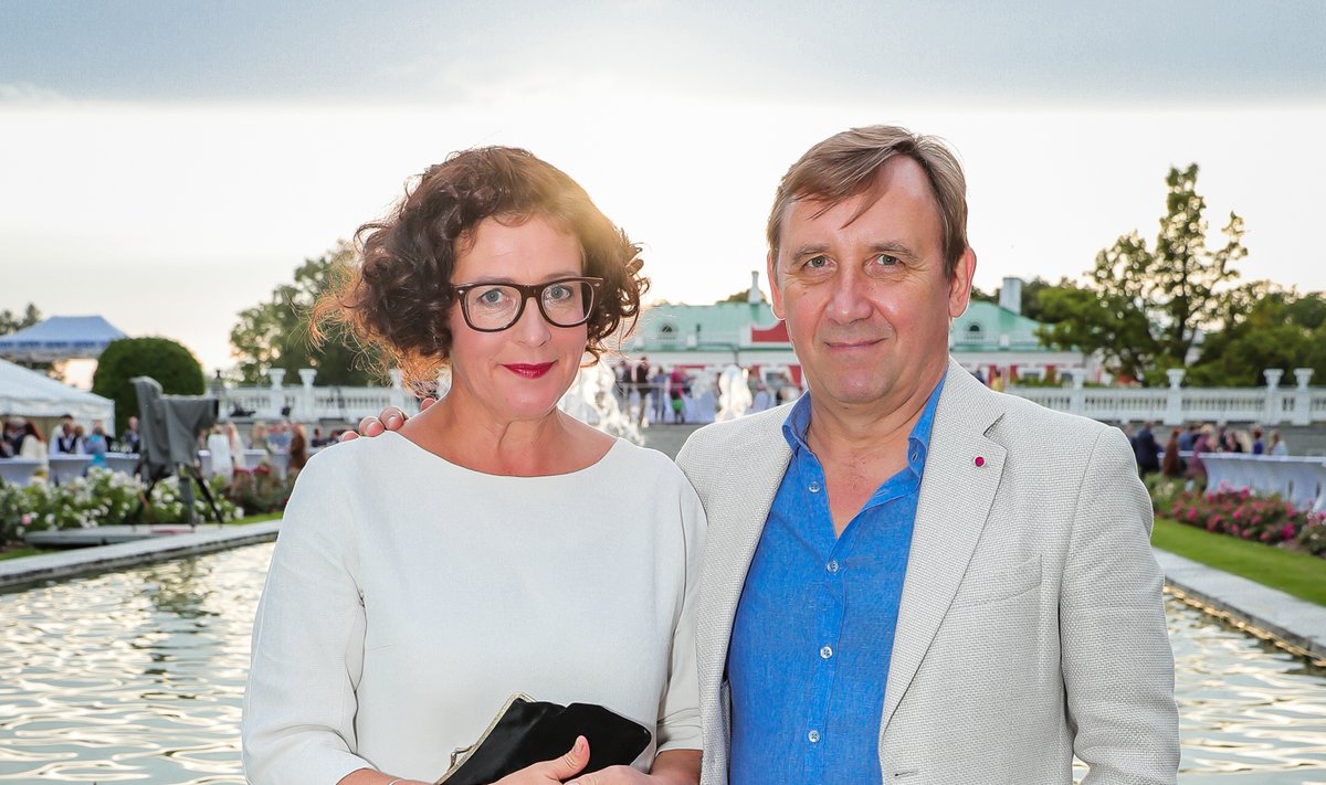 ABIKAASAD Anne Reemann ja Elmo Nüganen on koos olnud 34 aastat. Pildil üle-eelmisel aastal presidendi Kadrioru roosiaia vastuvõtul. 