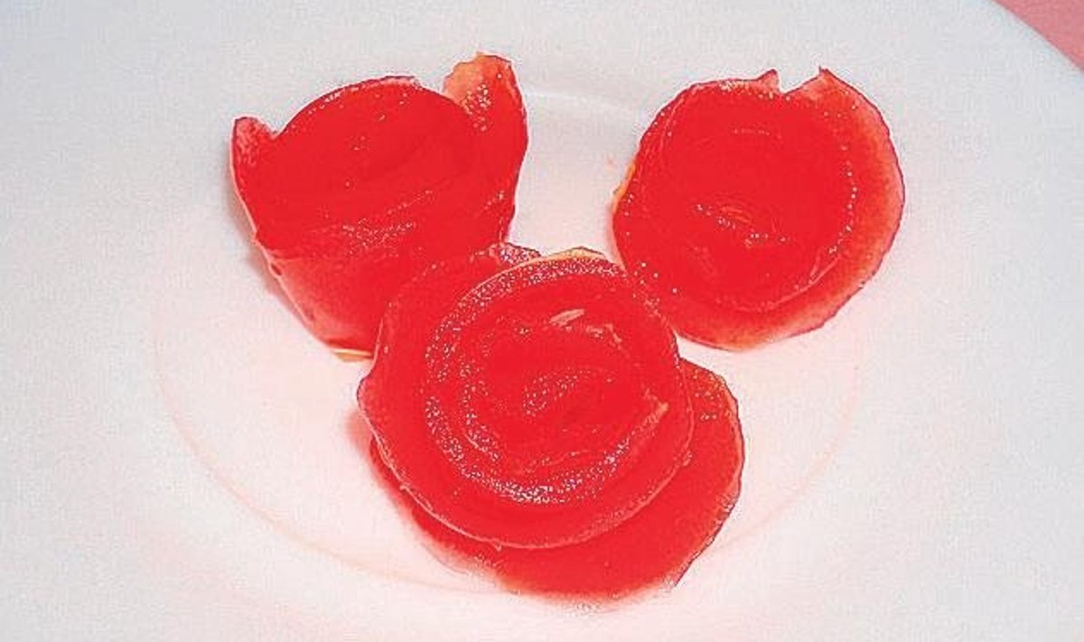 Tomatist valmistatud roosid