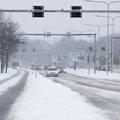 Päev liikluses: lumevalli tõttu juhitavuse kaotanud Dacia põhjustas liiklusõnnetuse