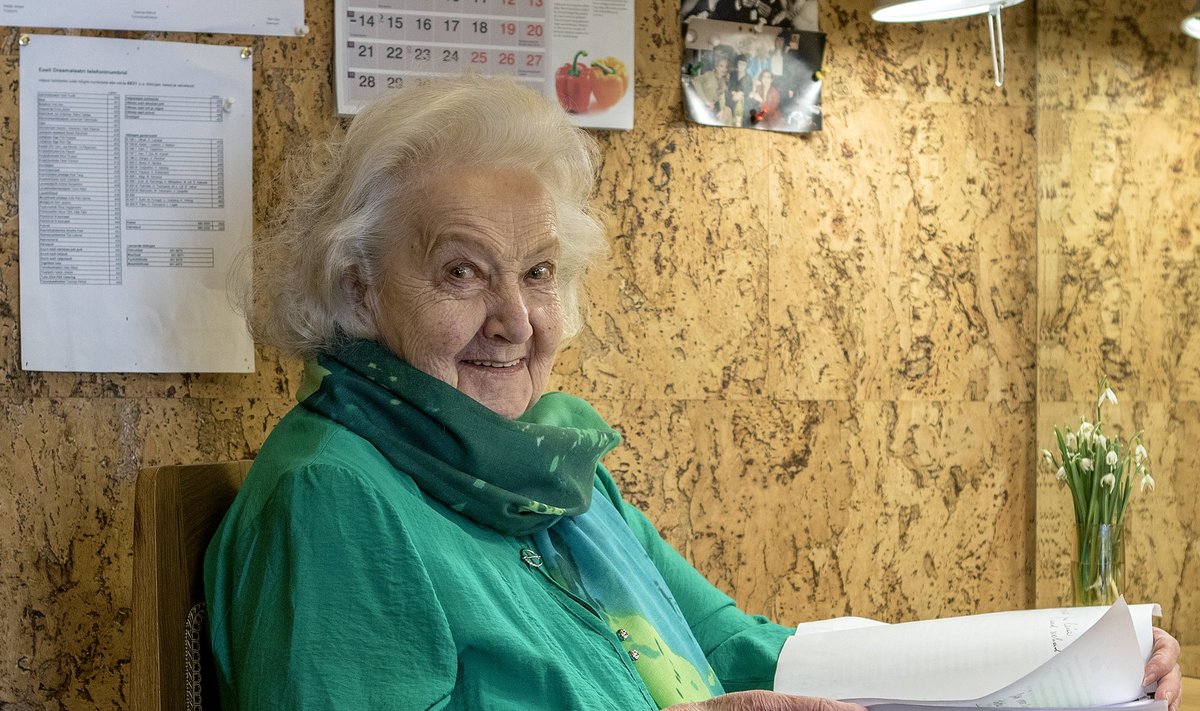 Ta on väga paljud oma tegelaste jooned võtnud elust endast. On tähelepanelik jälgija.