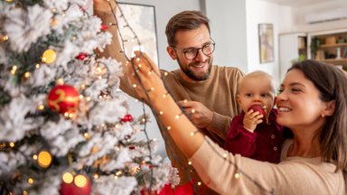 За месяц до Рождества: Не слишком ли рано развешивать новогодние украшения? Отвечает психолог
