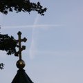 БОЛЬШАЯ ФОТОГАЛЕРЕЯ: Перед Божественной литургией в Пюхтице на небе появился крест