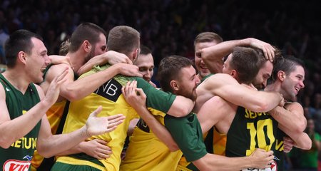 Leedu, mulluse EM-i hõbe, otsustas koondise huvides FIBA-le alistuda.