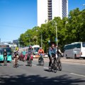 ФОТО И ВИДЕО | Ради чего группа велосипедистов отправилась сегодня в час пик по центру Таллинна?