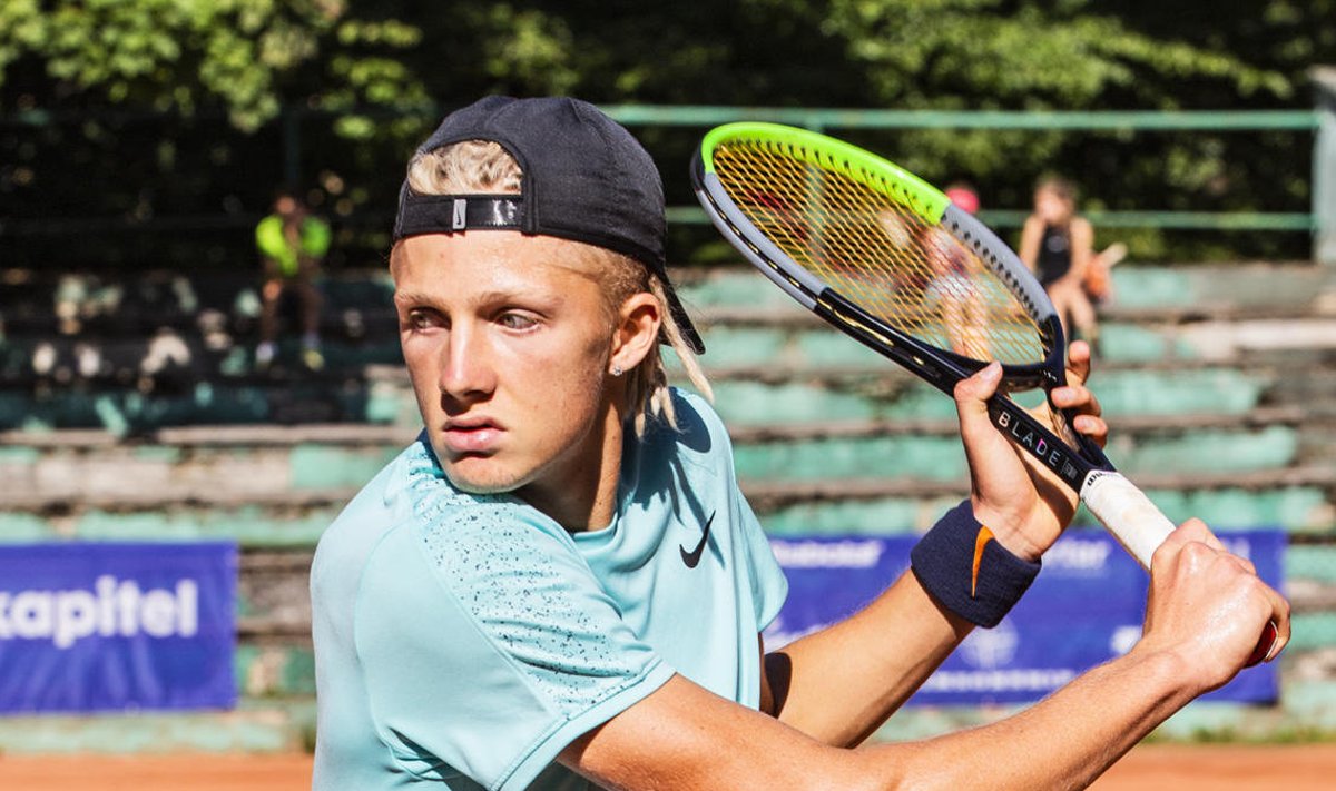 Mark Lajal Kadrioru tenniseväljakutel toimunud Eesti noorte meistrivõistlustel.