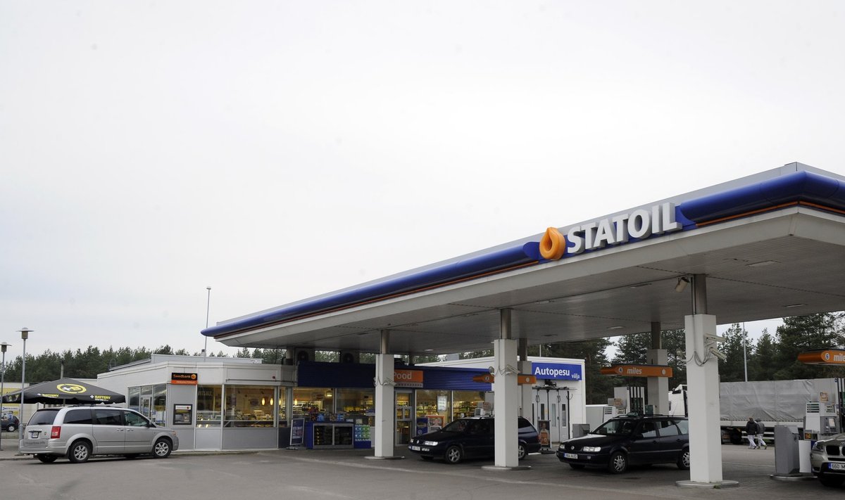 Ain Tamm kasutas maksekaarti Narvas Tallinna maantee 64 asuvas Statoili bensiinijaamas 14 korda.