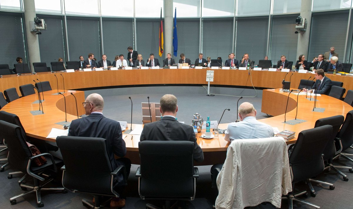 Bundestagi julgeolekuasutuste järelevalvekomisjon uuris NSA tegevust Saksamaal. USA palgatud reetur edastas andmeid just nende istungite kohta.