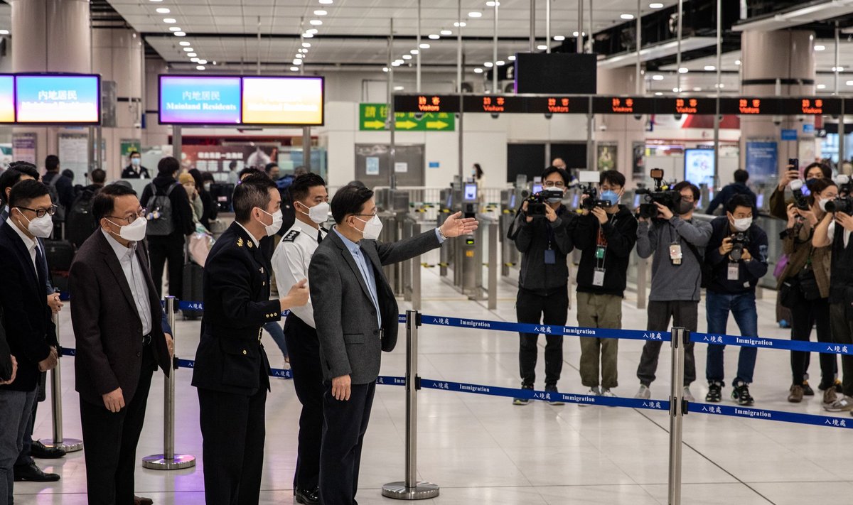 Thousands cross Hong Kong-China border as Covid restrictions end - 08 Jan 2023