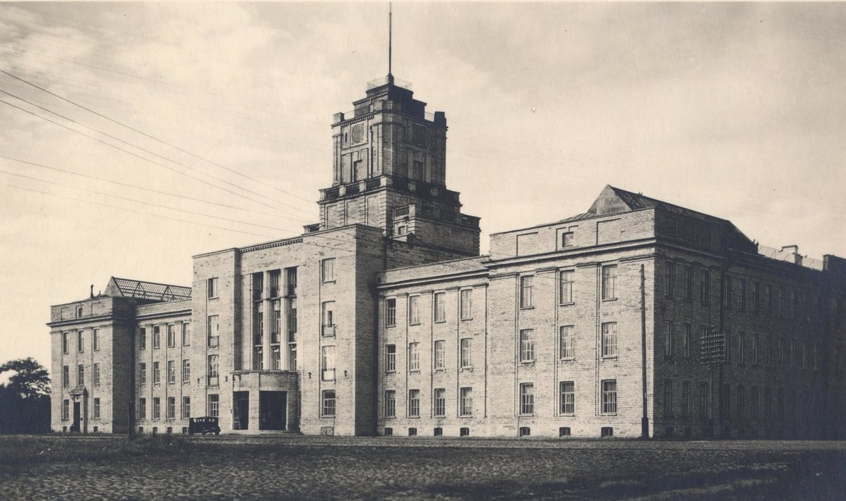 IMPOSANTNE: Tallinna Tehnikumi peahoone Koplis, endine Vene-Balti tehase ja tulevane tehnikaülikooli peamaja 1930. aastatel.