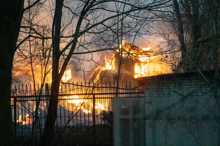 Tallinnas Kopli tänav 35 juures põles mahajäätud hoone