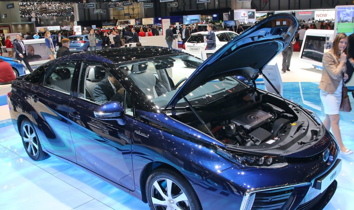 Toyota Mirai, esimene seeriatootmises vesinikauto