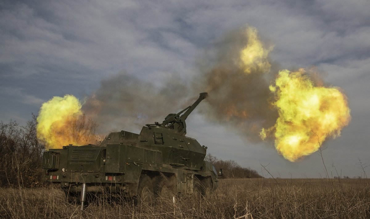 Ukraina haubits Bahmuti rindel. Maljuska sõnul oleks eksvangidest kasu nii suurtükiväes kui mujal.