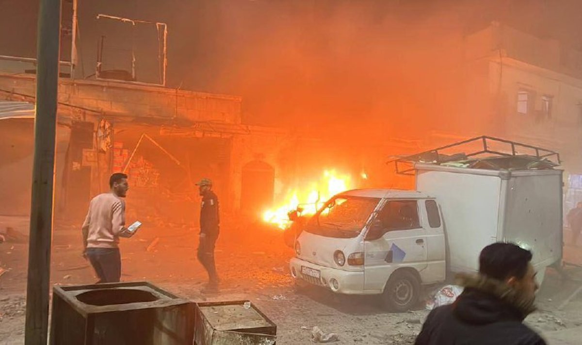 В центре города Азаз взорвался заминированный автомобиль.