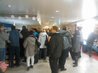 Inimesed Tallink Stari infoleti juures.