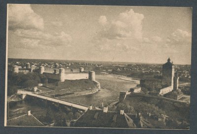 Jaanilinna ja Hermanni linnus enne Teist maailmasõda. Toona moodustasid nad ühise Eestile kuuluva linna.