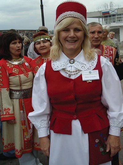 Esiplaanil Ukraina Eesti Seltsi esimees Mare Litnevska.