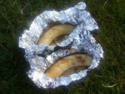 Fooliumis küpsetatud banaane võib süüa soojalt.