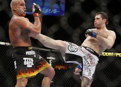 ** FOR USE AS DESIRED, YEAR END PHOTOS ** FILE - Forrest Griffin, right, kicks Tito Ortiz  during their mixed martial arts light heavyweight bout, in this  Nov. 21, 2009 file photo, in Las Vegas. Griffin won by split decision. (AP Photo/Isaac Brekken, File) / SCANPIX Code: 436