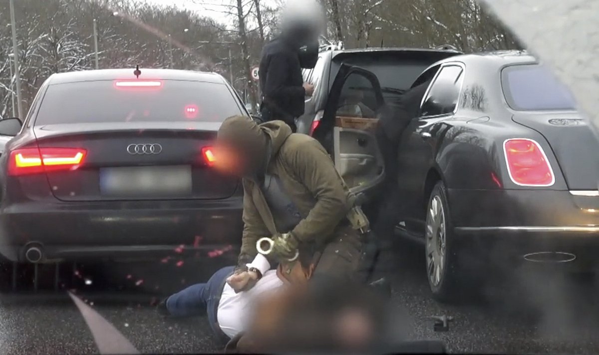 Kaader videost, kus keskkriminaalpolitsei peab kinni Pavel Gammeri.
