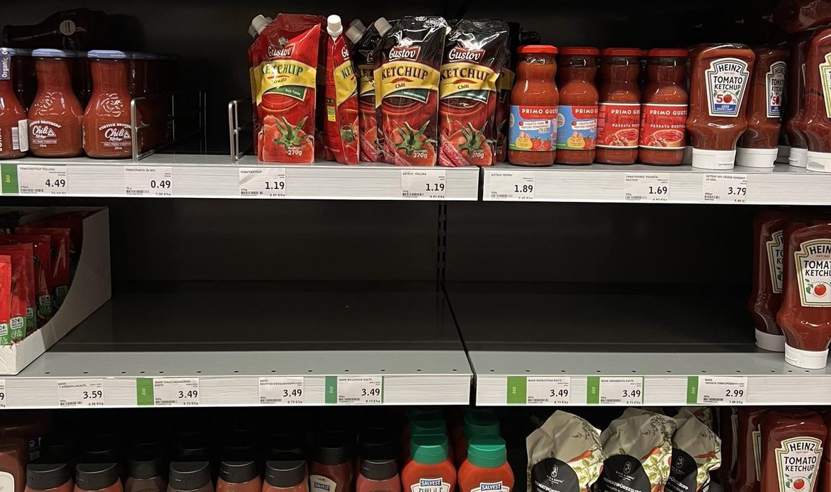 Tuntud kodumaise pastakastme asemel haigutab lettidel tühjus.
