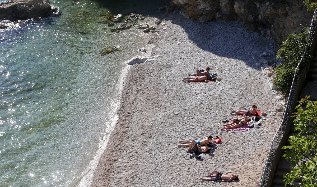 Horvaatias Rijeka rannas sai juba kuu alguses päevitada.