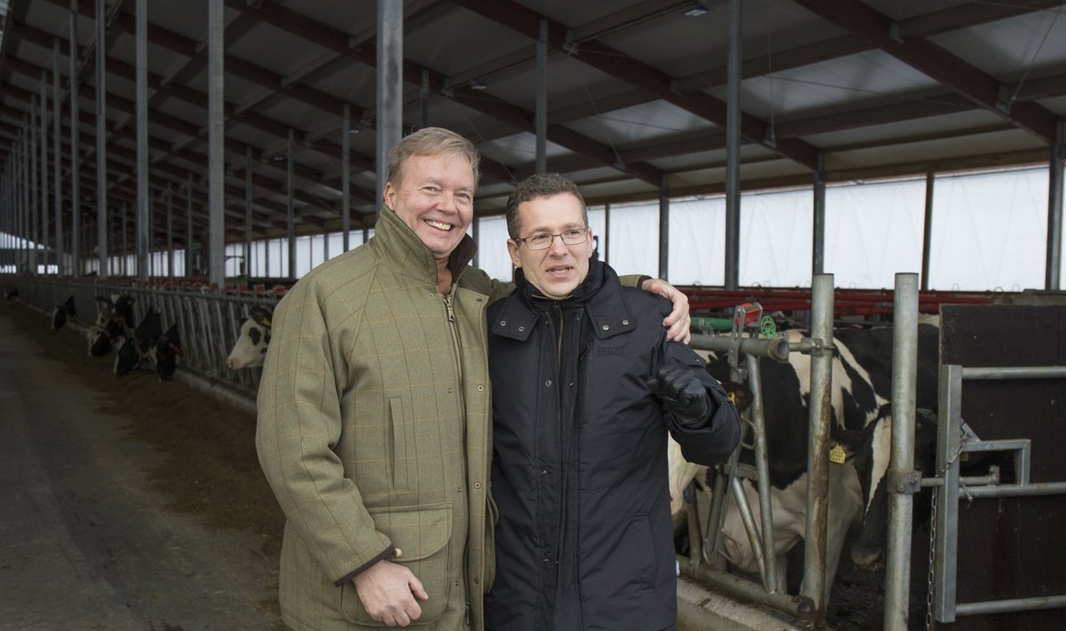 Margus Muld koos võtmeinvestori Joakim Heleniusega Kaiu farmi uue laudakompleksi avamisel.