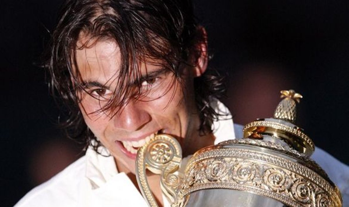 Uus kunn? Seni liivaväljakutel valitsenud noor tennisetäht Rafael Nadal võitis möödunud nädala lõpus Wimbledoni, kus teatavasti mängitakse murukattega väljakul. Spetsid usuvad, et nüüd on pelgalt aja küsimus, mil hispaanlane maailma esireketiks kerkib. 