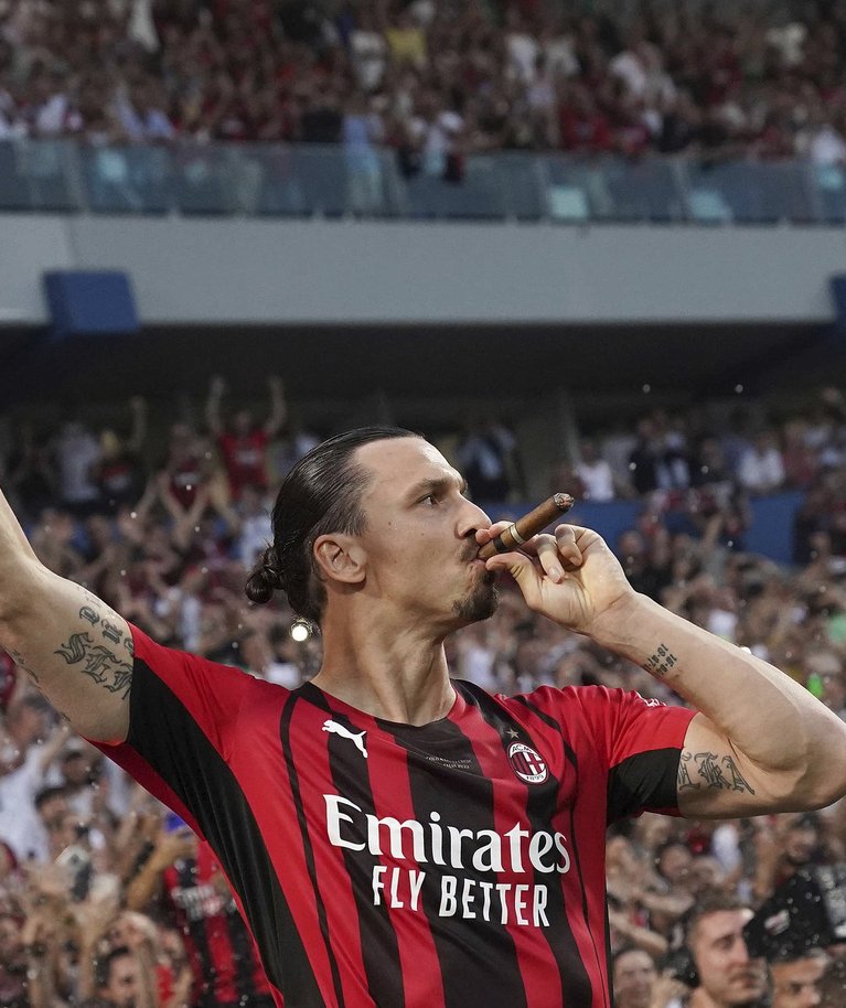 Zlatan Ibrahimović nihutas väljakul piire. Vanameistrina võis ta võidu tähistamiseks lubada endale ka sigari suitsetamist.