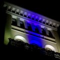 ФОТО: Посольство Финляндии в Таллинне подсвечено цветами флага в честь дня независимости