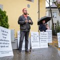 FOTOD | Swedbanki juhte ootasid Ratasega kohtumisel protestijad