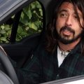 Foo Fightersi laulja liigub miniautoga