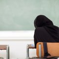 Конфликт вокруг хиджаба в школе — правительство Франции подаст в суд на ученицу-мусульманку, из-за стычки с которой уволился директор