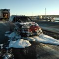 FOTOD: Eesti mehe auto süttis Soome väikelinnas põlema
