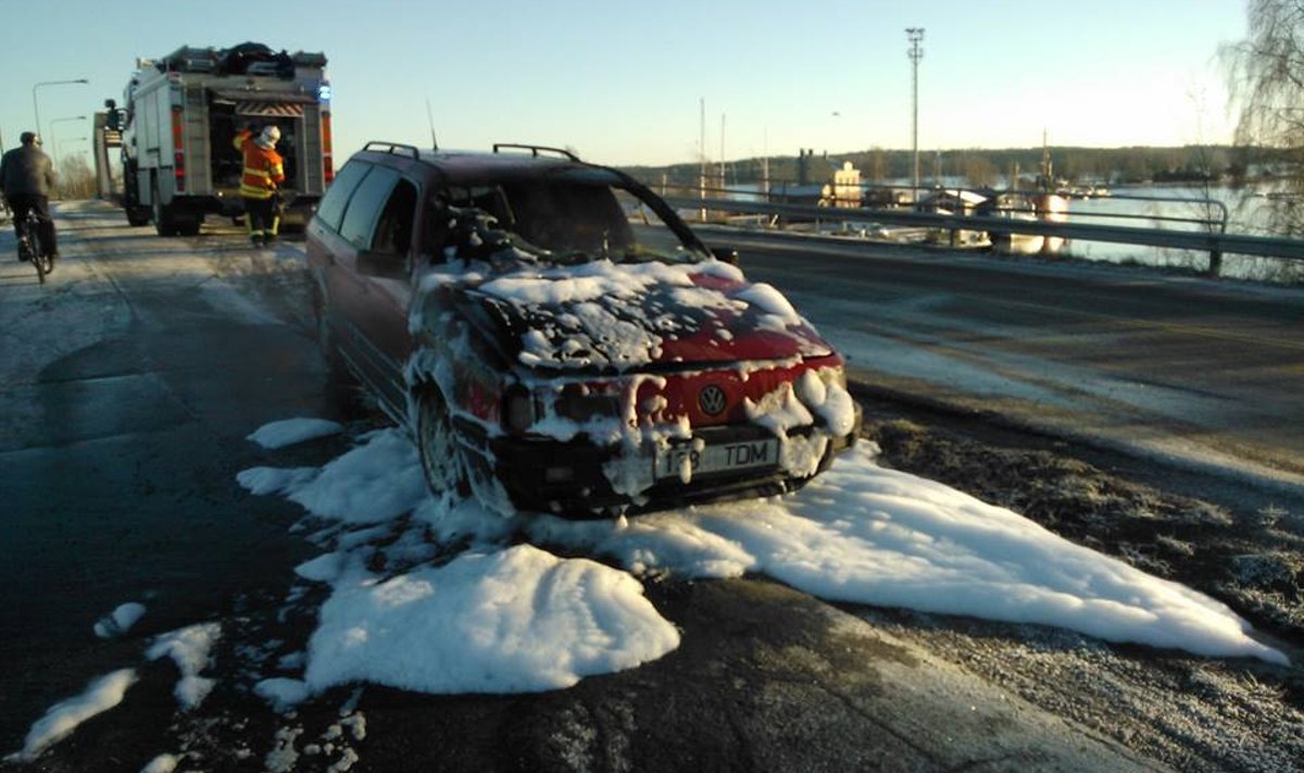 Eestlase auto läks Soomes põlema
