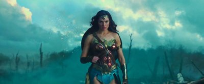 Wonder Woman/Diana (Gal Gadot) astub lahingusse.