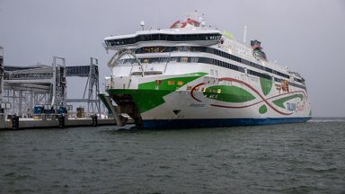 Tallinki laev põrkas Soomes kehva ilma tõttu vastu kaid. Tallinna poole starditi plaanitust poolteist tundi hiljem