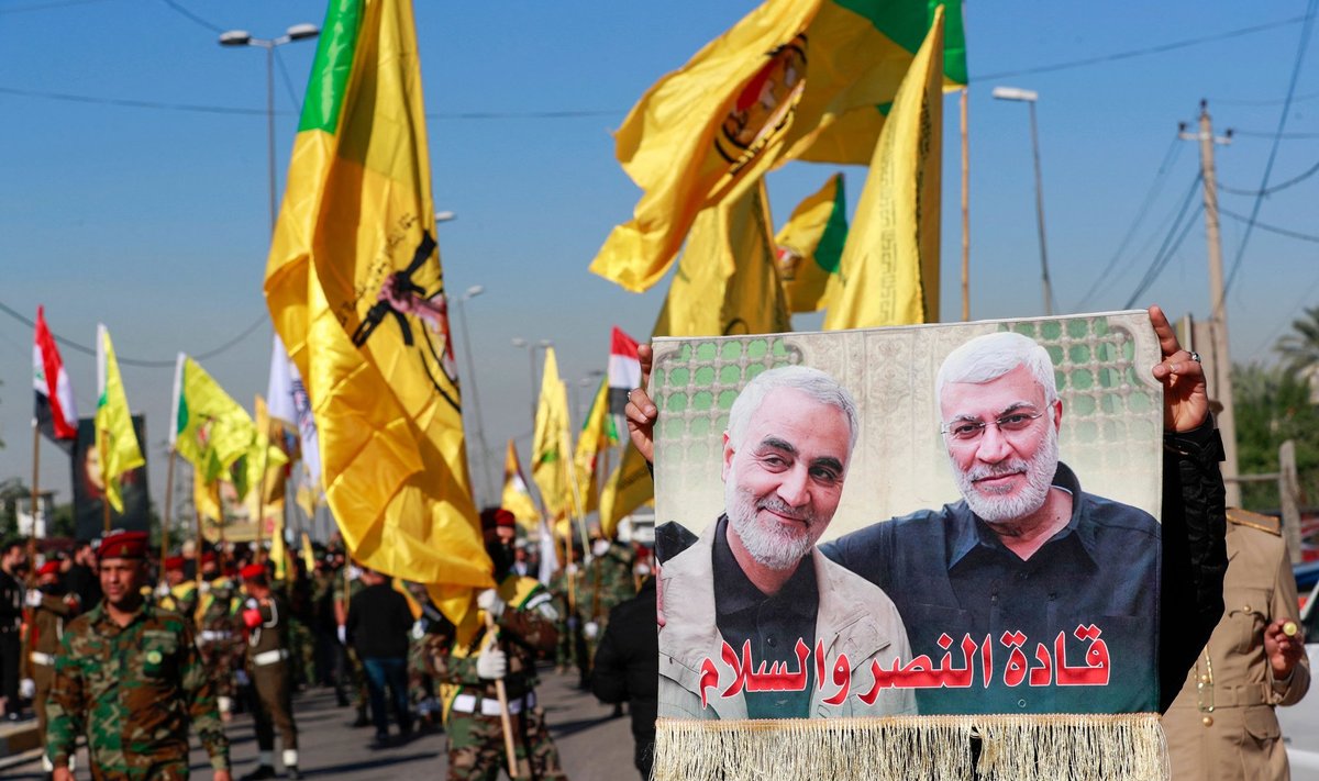 Kata´ib Hezbollah meeleavaldus detsembri alguses. Esiplaanil on 2020. aastal USA õhulöögis hukkunud Qassem Soleimani ja Abu Mahdi al-Mohandise portreed.
