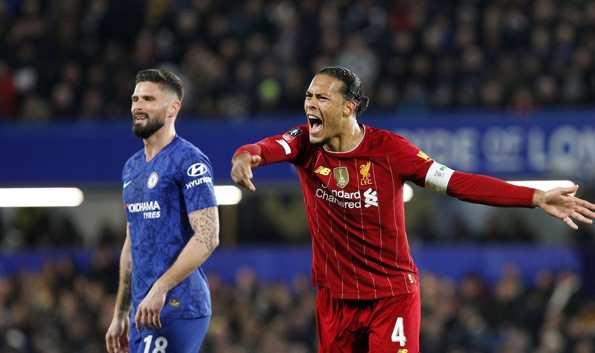 Virgil van Dijk of Liverpool barks orders during the The FA Cup round of 16 match between Chelsea and Liverpool at Stamf