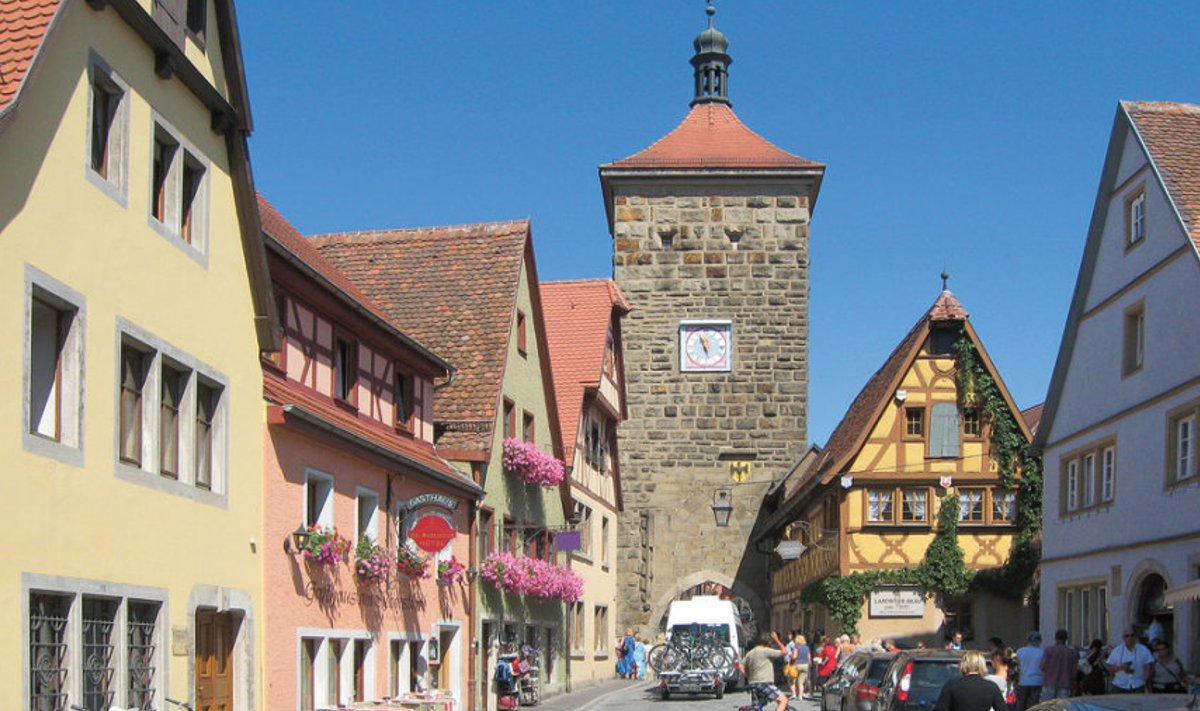 Muinasjutuline  Saksa linn  Rothenburg  ob der Tauber, kus asub kuulus jõulumuuseum.