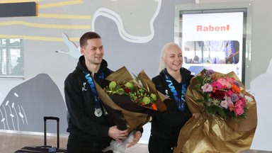 FOTOD JA VIDEO | Eestile MM-i hõbeda toonud Kaldvee ja Lill jõudsid kodumaale. „Võimas tunne, selle nimel on kõvasti tööd tehtud“