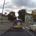 ВИДЕО читателя | Едва спасся! Таксист Tulika чуть не сбил пешехода на переходе