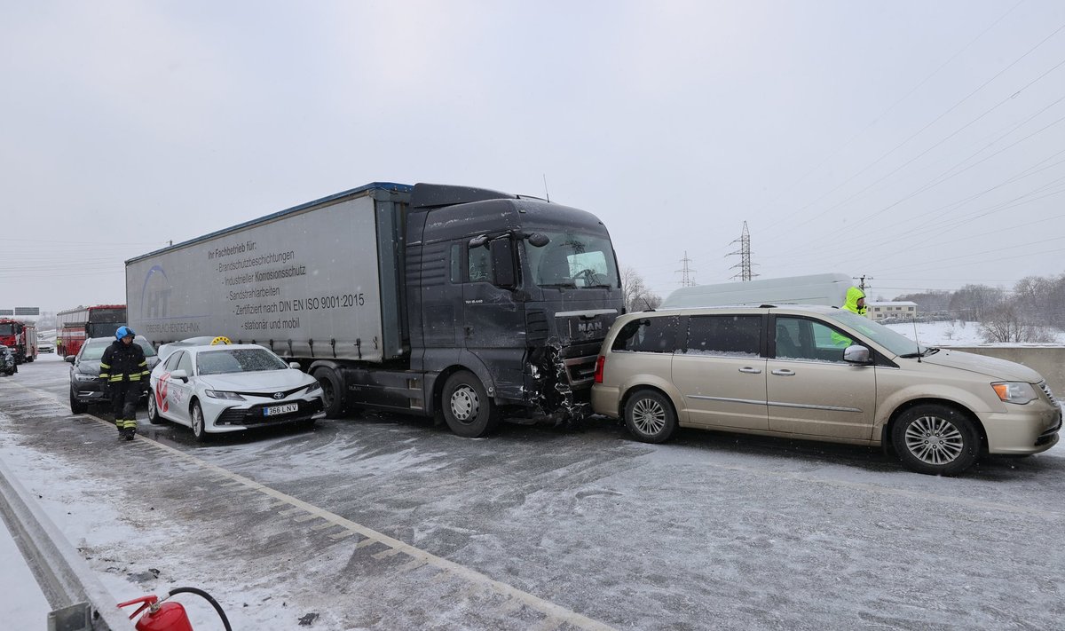 Цепная авария на Таллиннской окружной дороге (8.02)